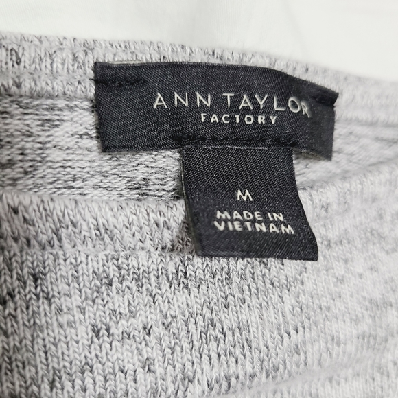 ANN TAYLOR Grey Top - Picture 6 of 9